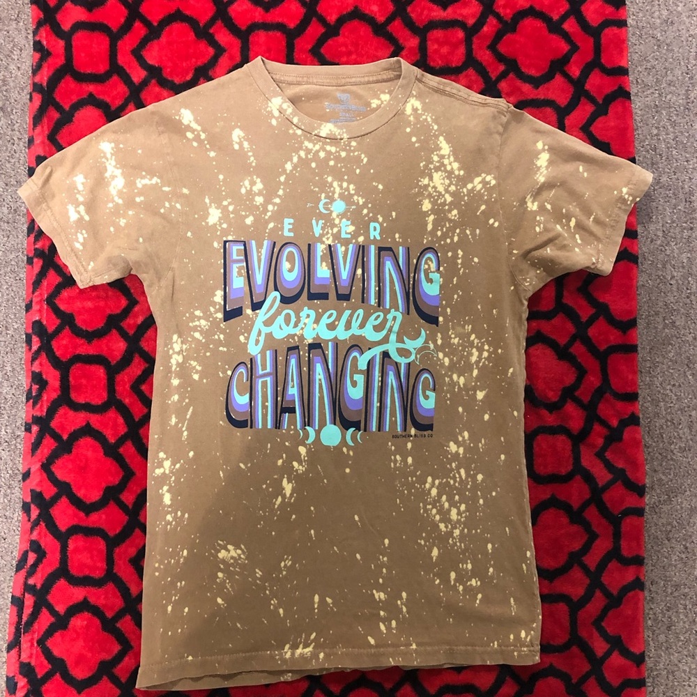 Woman’s small short sleeve standard fit t-shirt in great condition never worn.